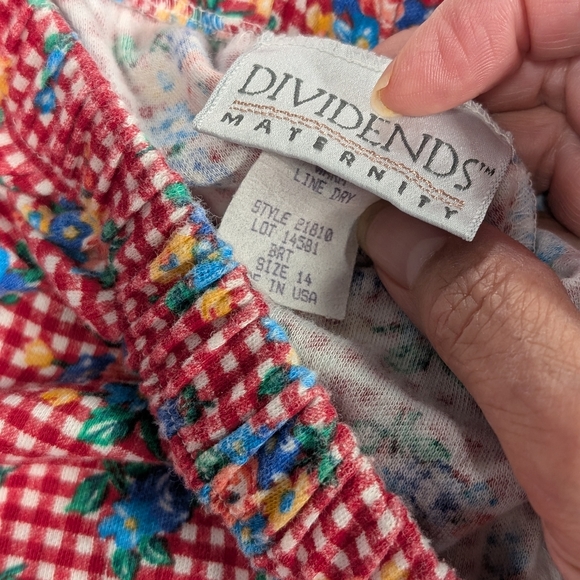 Dividends Soft Red And White Checkered Floral Maternity Shorts - Picture 4 of 11
